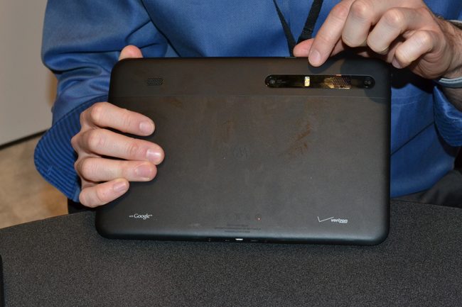 motorola-xoom-tablet-back-ces-2011
