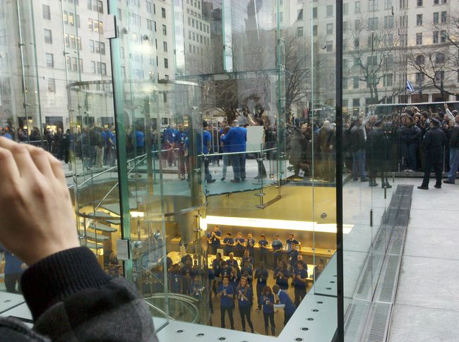 apple-ipad-2-launch-new-york-city-5th-avenue-5