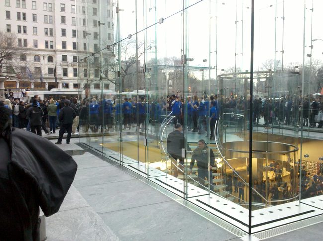 apple-ipad-2-launch-new-york-city-5th-avenue-6