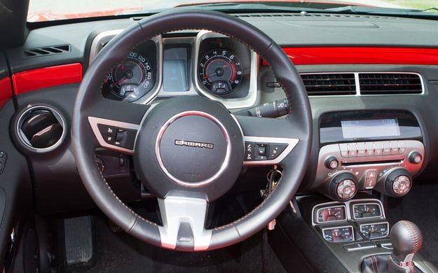 2011 Chevrolet Camaro SS Convertible steering wheel dash