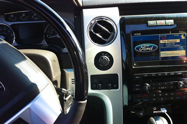 2011-ford-f-150-platinum-dash