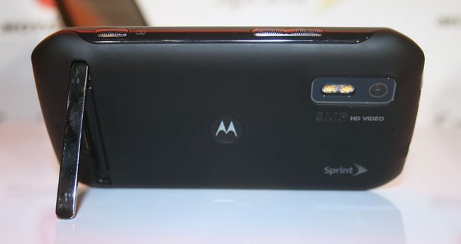 Motorola-Photon-4G-back-stand