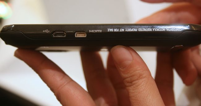Motorola-Photon-4G-side