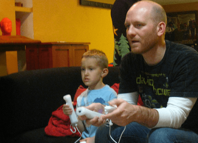 dad playing wii by eyeliam via Flickr