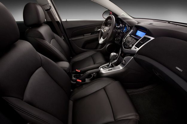 2011-Chevrolet-Cruze-interior