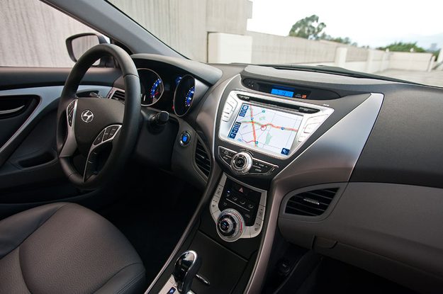2011-Hyundai-Elantra-interior