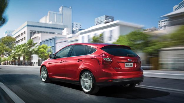 2012-Ford-Focus-red-rear