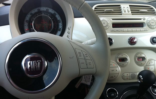 2012 Fiat 500C steering wheel