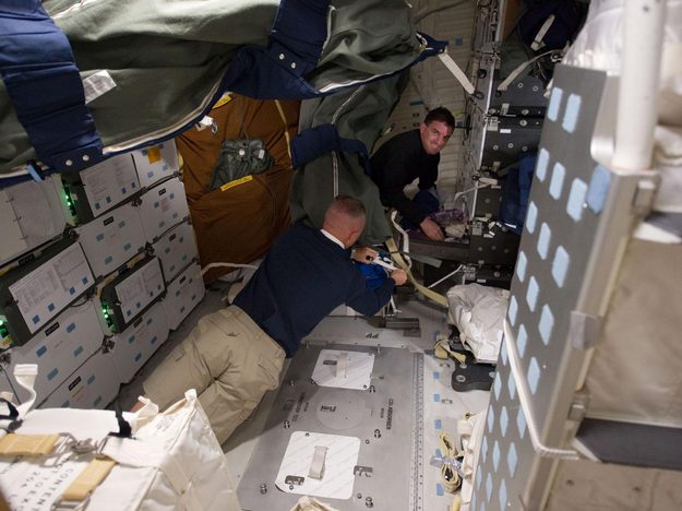 STS 135 crew atlantis nasa