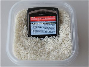 smartphone-rice-water