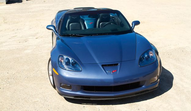 2011-Corvette-hood-2