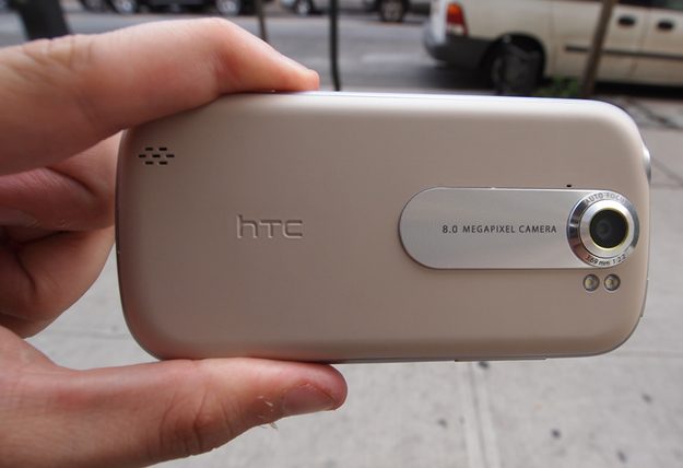T-Mobile-MyTouch-rear-camera
