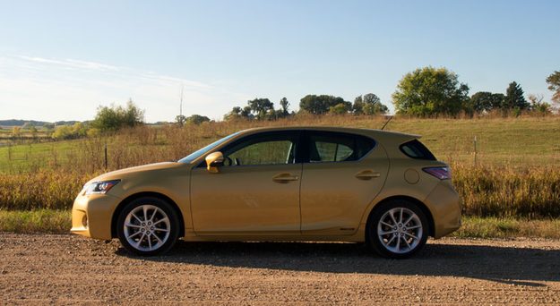 2011-lexus-ct-200h-side