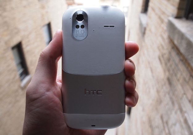 htc-amaze-4g-white-back-camera