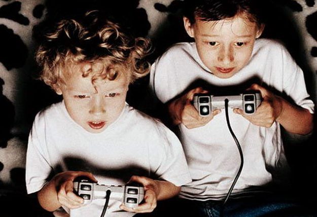 kids-playing-video-games
