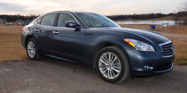 2012 infiniti m56x review front angle