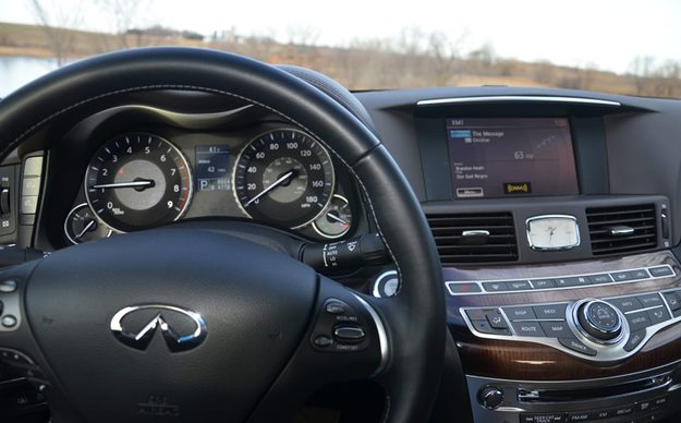2012-infiniti-m56x-review-interrior-wheel-dash