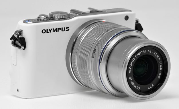 Olympus-Pen-E-PL3-review-front-angle-lens