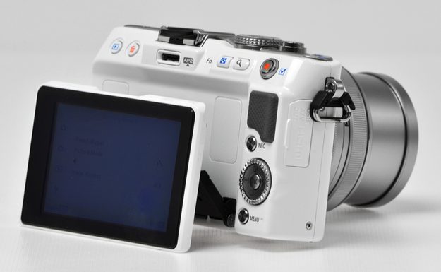 Olympus-Pen-E-PL3-vari-angle-screen