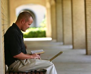 Student-Laptop-campus