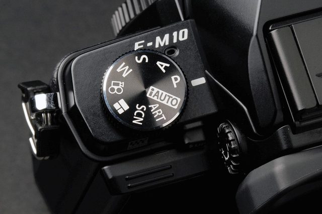 olympus-om-d-e-m10-top-settings-dial-1500x1000