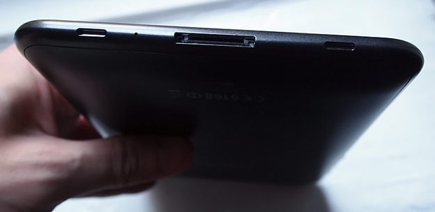 samsung-galaxy-tab-7-bottom-port