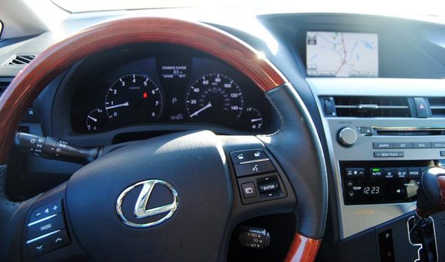 2011-Lexus-RX350-steering-wheel