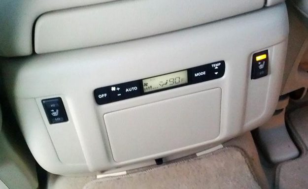 2012-Infiniti-QX56-rear-interior-temp