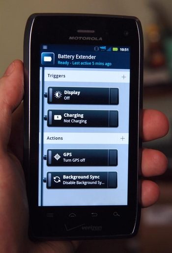 motorola-droid-4-review-battery-extender