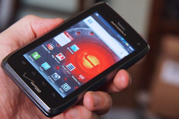 motorola-droid-4-review-design-screen-angle