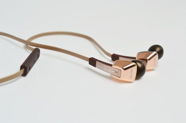 Gratitude-headphones-and-controller