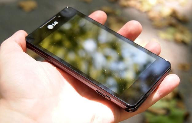 LG Optimus 3D Max Review: Design