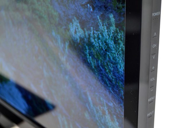 Toshiba 46L5200U Review Right Side Controls