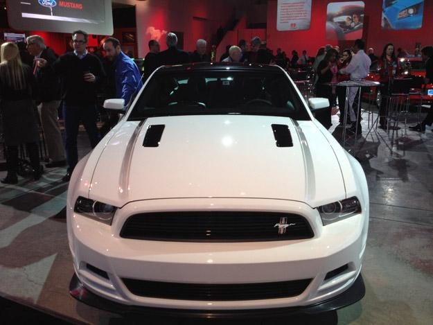 2013-Ford-Mustang--White-Front