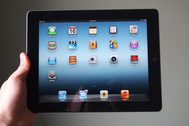 apple-ipad-2012-review-ios-home