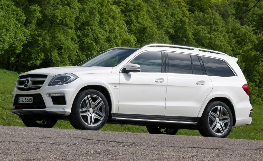 2013 Mercedes-Benz GL63 AMG gets the kids to soccer practice with