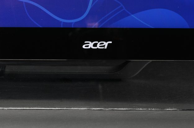 Acer-Aspire-7600U-AIO-all-in-one-review-front-logo