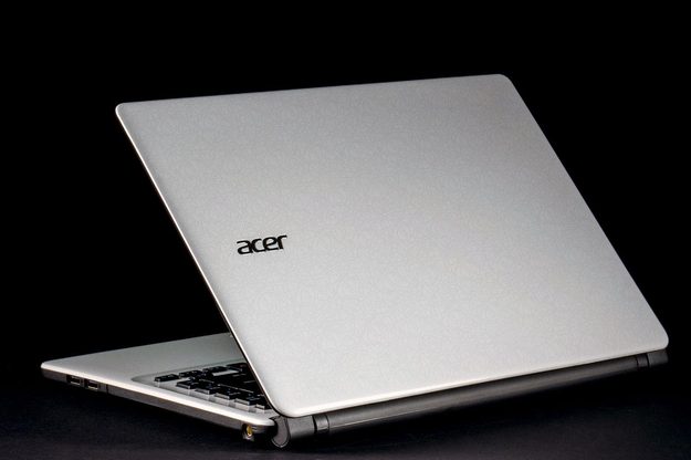 Acer Aspire E1 back angle