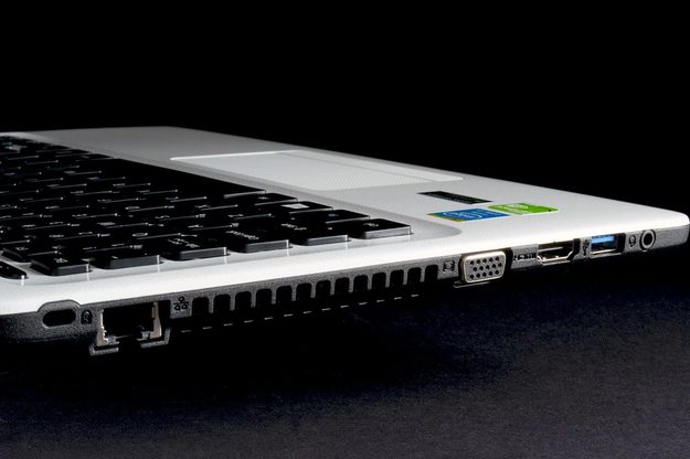 Acer Aspire E1 ports 2