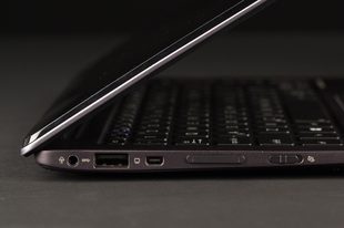 Asus Taichi review left side ports close