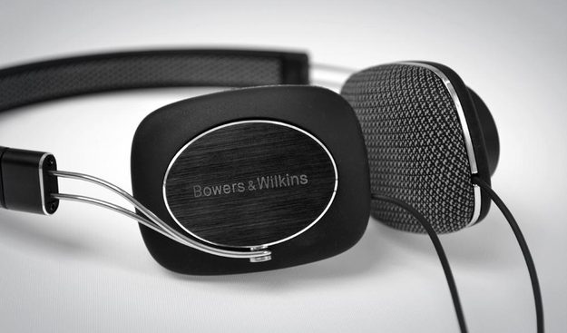 Bowers Wilkins P3 Review headphones details over the ear