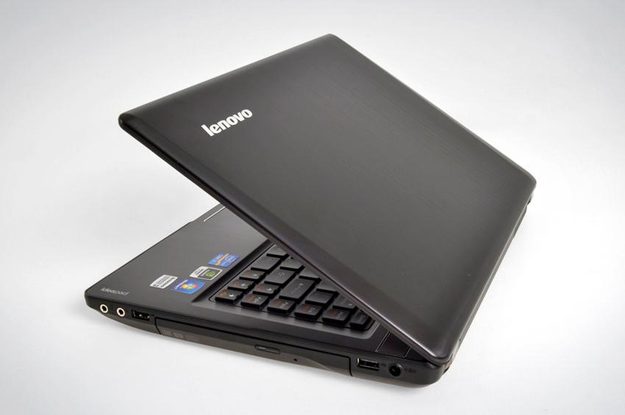Lenovo IdeaPad Y480 windows laptop right side lid open
