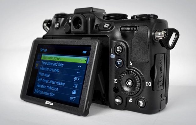 Nikon Coolpix P7100 digital camera review point and shoot moveable lcd screen angled