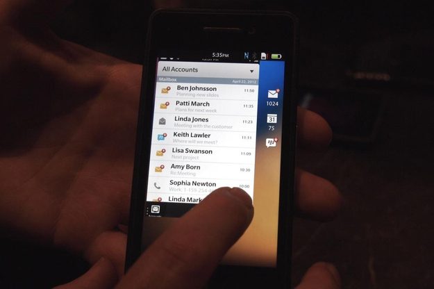 BlackBerry 10 hands on notification peeking