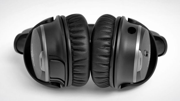 Audio Technica ATH ANC9 Review bottom earpads over the ear headphones