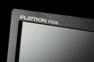 LG IPS235V monitor review top edge