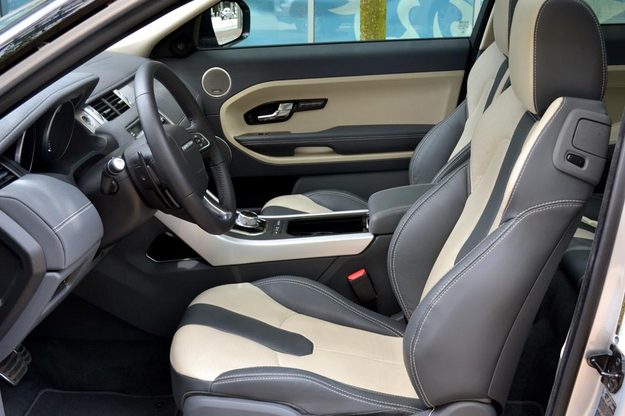 Rang Rover Evoque front seats left side