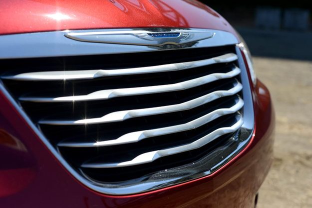 2012 Chrysler 200 Convertible review exterior front grill touring