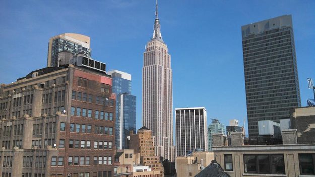 Motorola DROID RAZR M camera sample outside empire state building