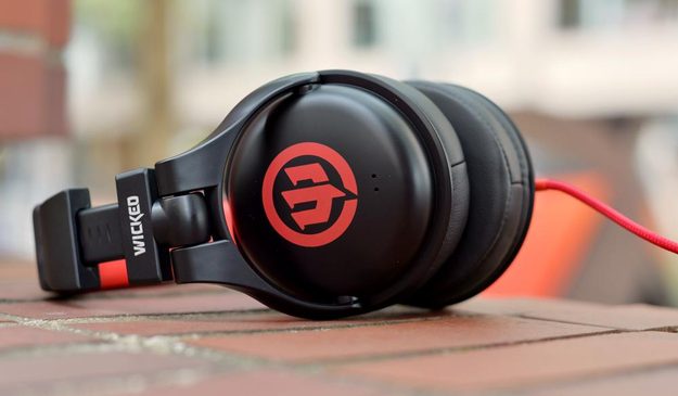 Wicked Audio Solus Review side dj headphones